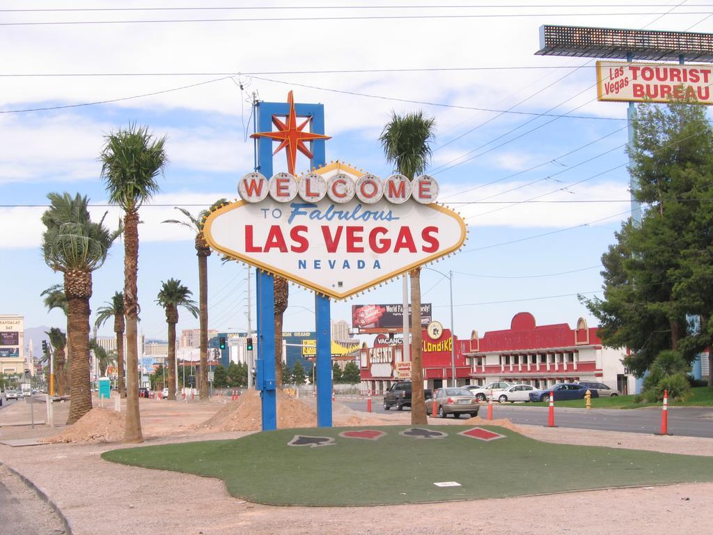 Wyndham Grand Desert Resort Las Vegas Exterior photo